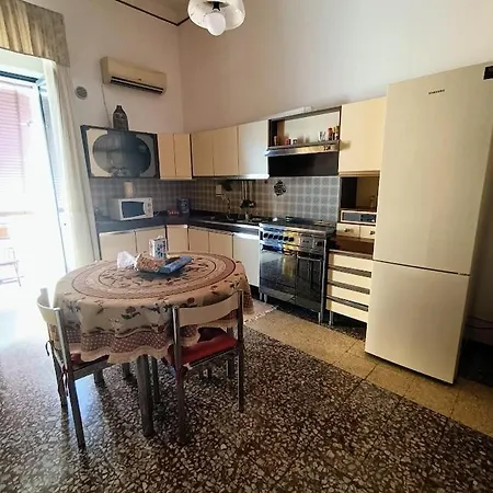 Betty Casa Aradeo